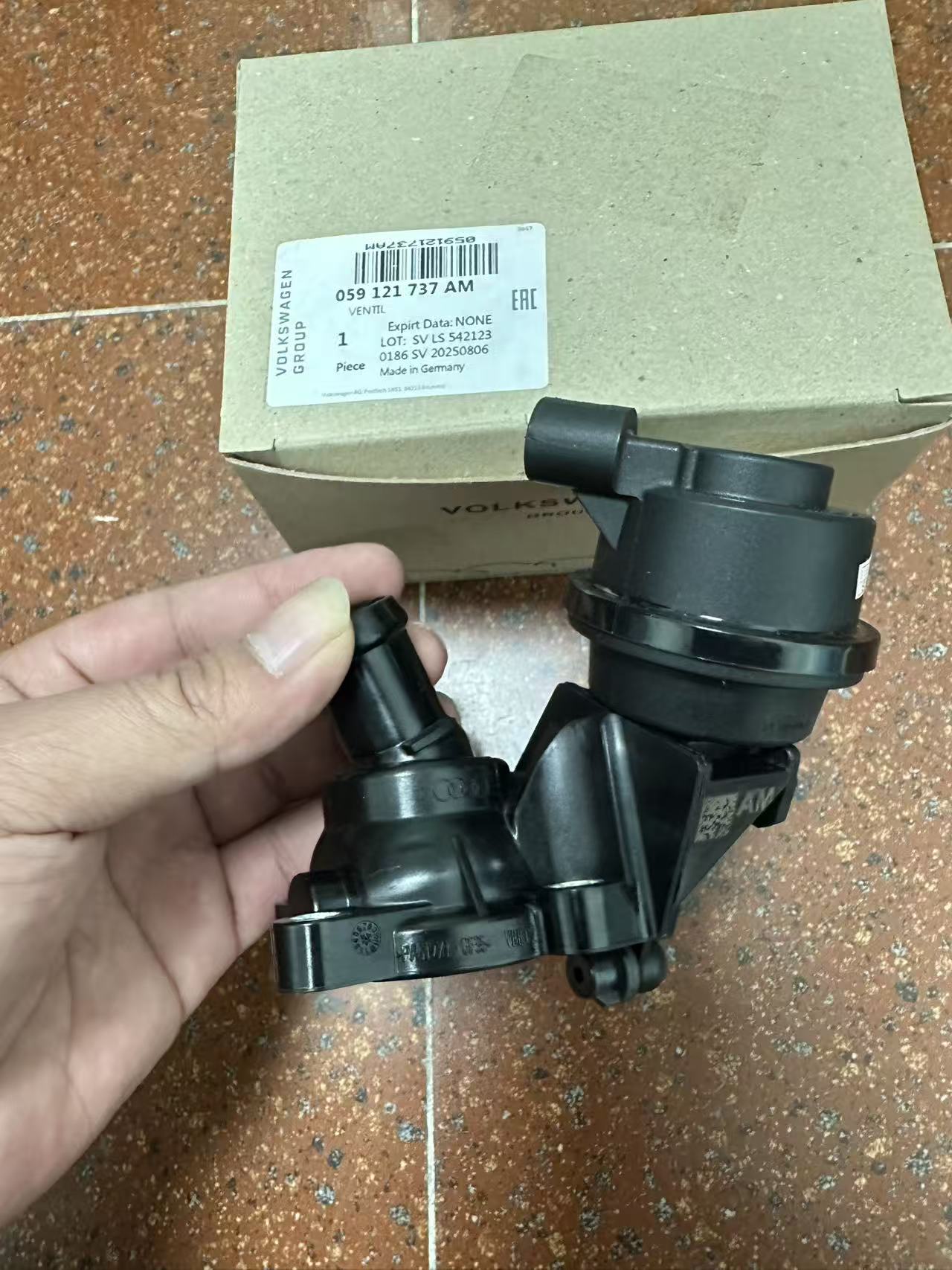 Audi A4 A5 A6 A7 A8 Q5 Q7 3.0L TDI Coolant Thermostat 059121737AM 2007-2018
